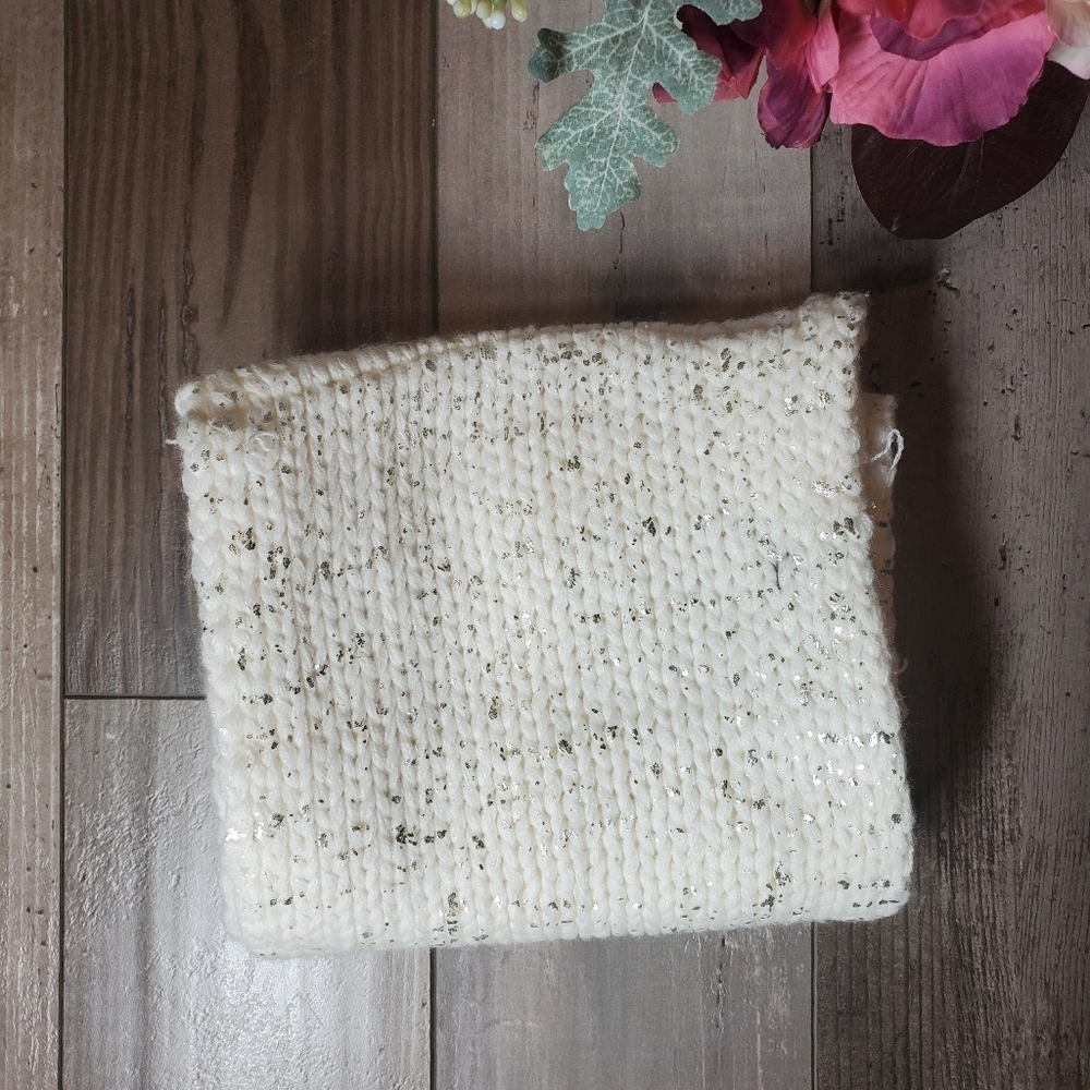 K.I.T. Keep it Trendy Women's Cream and Silver Neck Wrap Infinity Scarf NWOT - Picture 14 of 14